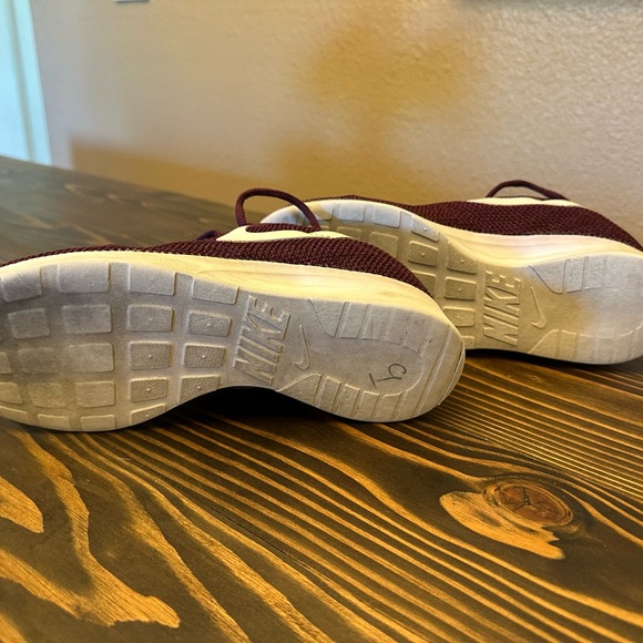 Nike Women's Tanjun SE Mesh Sneakers Sz. 9.5 US Burgundy White Grape AR 6221-600 - Picture 4 of 4